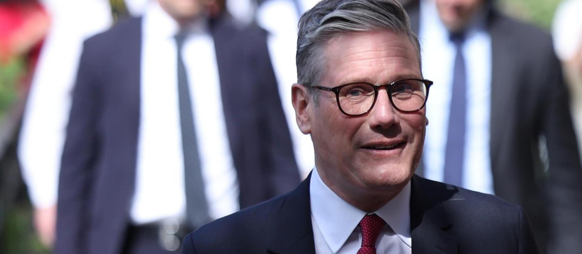 El líder del Partido Laborista británico, Keir Starmer, a su llegada al centro electoral, en Londres