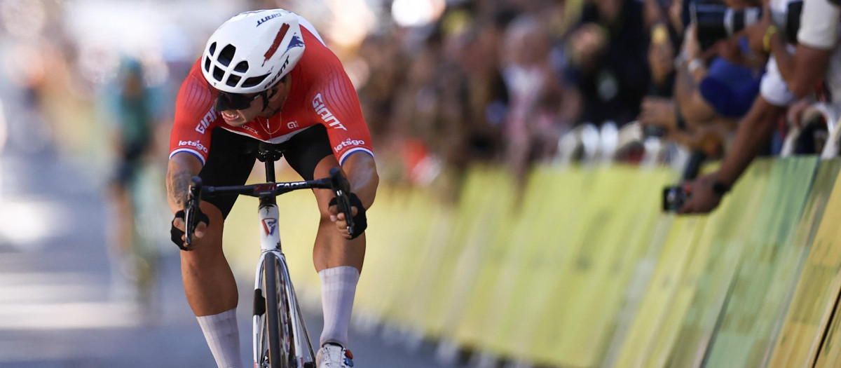 Dylan Groenewegen gana la sprint de la sexta etapa del Tour de Francia