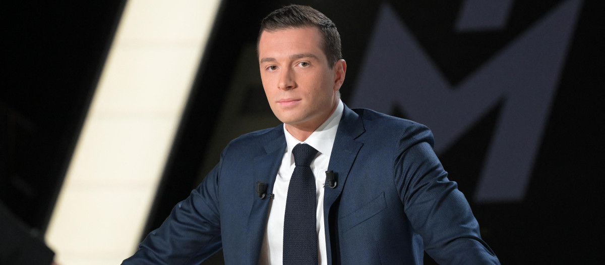 French far-right Rassemblement National (RN) political party President and lead MEP Jordan Bardella looks on during the TV show "L'Evenement" broadcasted on French TV channel France 2 in Paris on July 4, 2024, ahead of the second round of the legislative elections. (Photo by Bertrand GUAY / POOL / AFP)