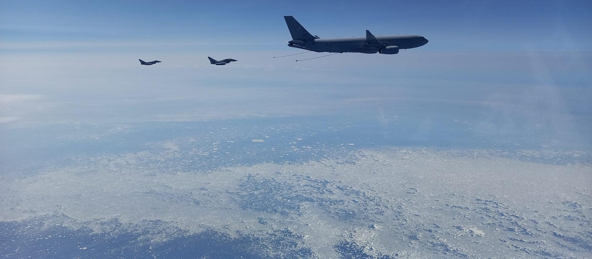 Formación germano-española sobre la bahía de Hudson; debajo, la banquisa ártica