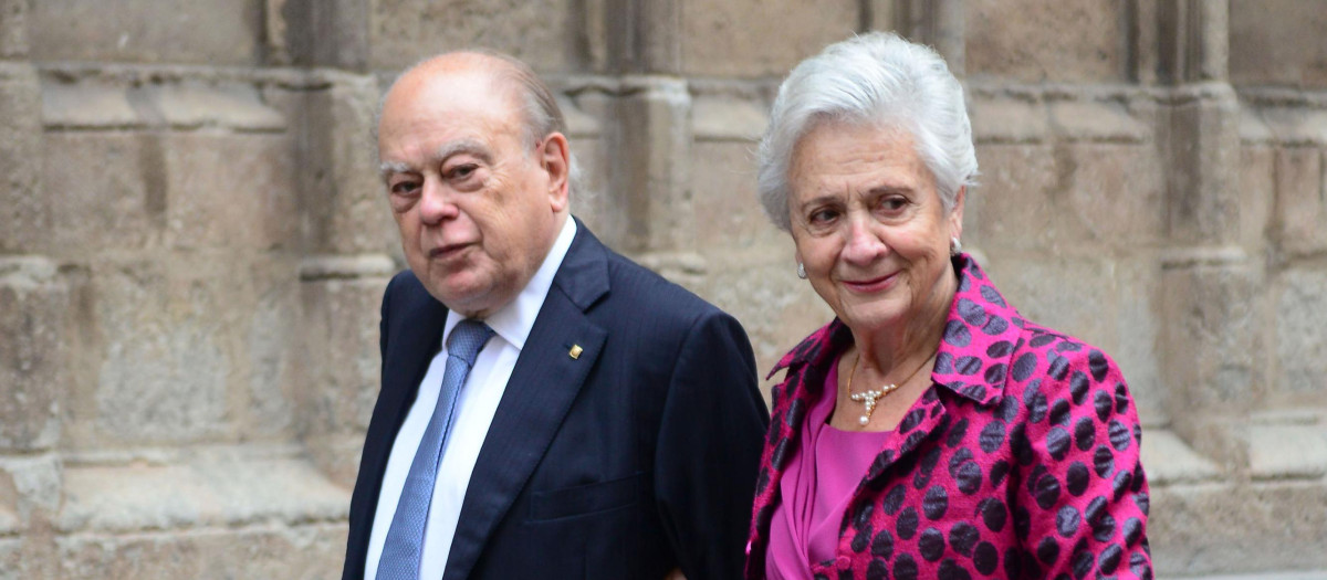 EL EX POLITICO JORDI PUJOL Y SU MUJER MARTA FERRUSOLA DURANTE LA BODA DE PABLO LARA Y ANNA BRUFAU EN BARCELONA
26/10/2013
BARCELONA