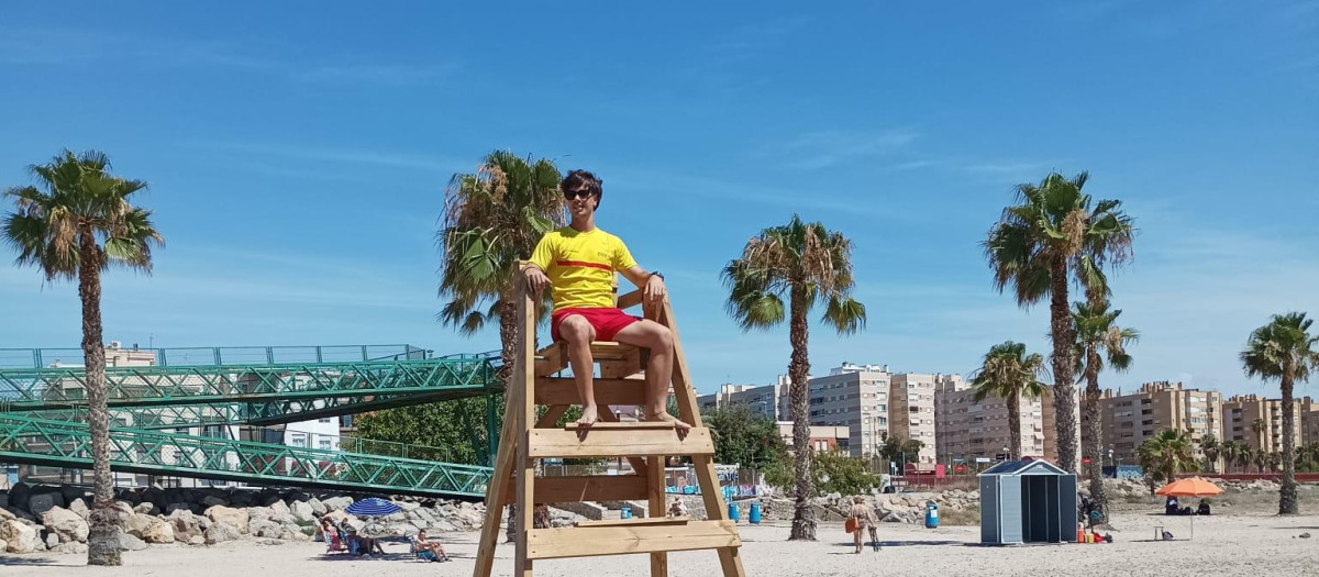 Socorrista en la playa de San Gabriel de Alicante