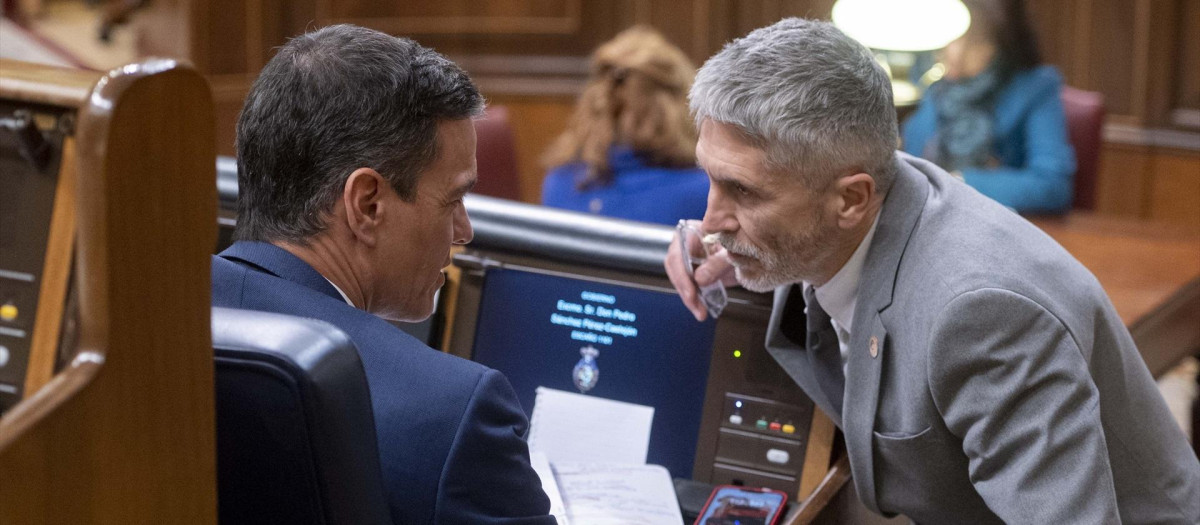 El presidente del Gobierno, Pedro Sánchez, y el ministro el Interior, Fernando Grande-Marlaska
