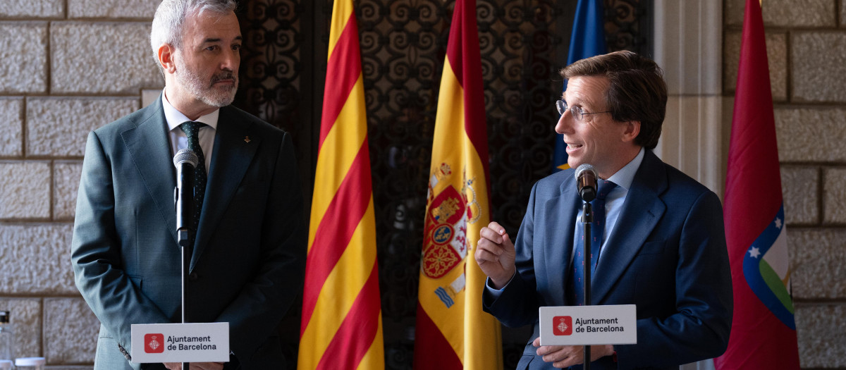 El alcalde de Barcelona, Jaume Collboni, junto al alcalde de Madrid, José Luis Martínez-Almeida