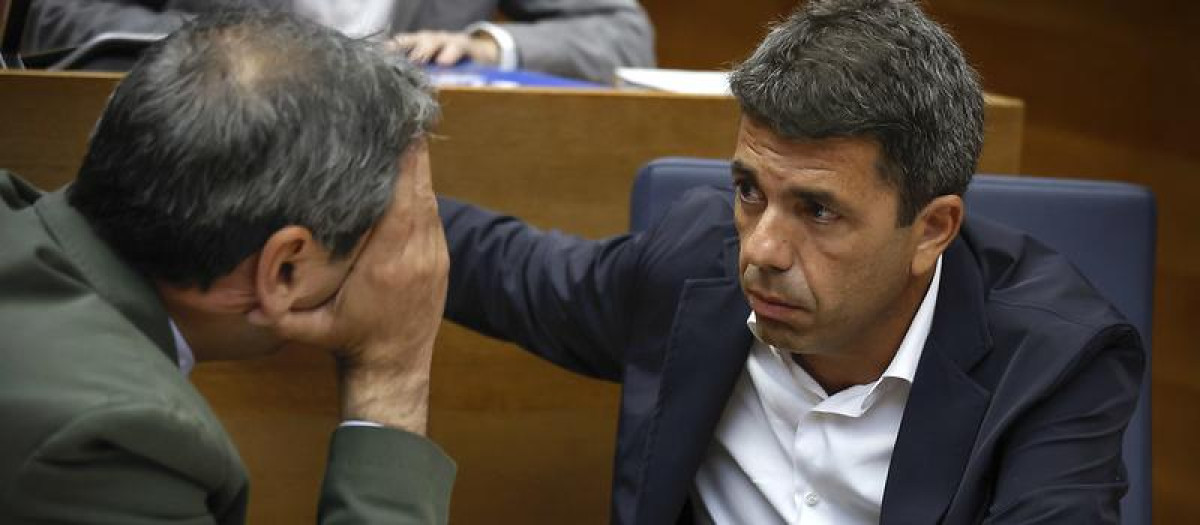 Vicente Barrera y Carlos Mazón, este jueves, en las Cortes Valencianas