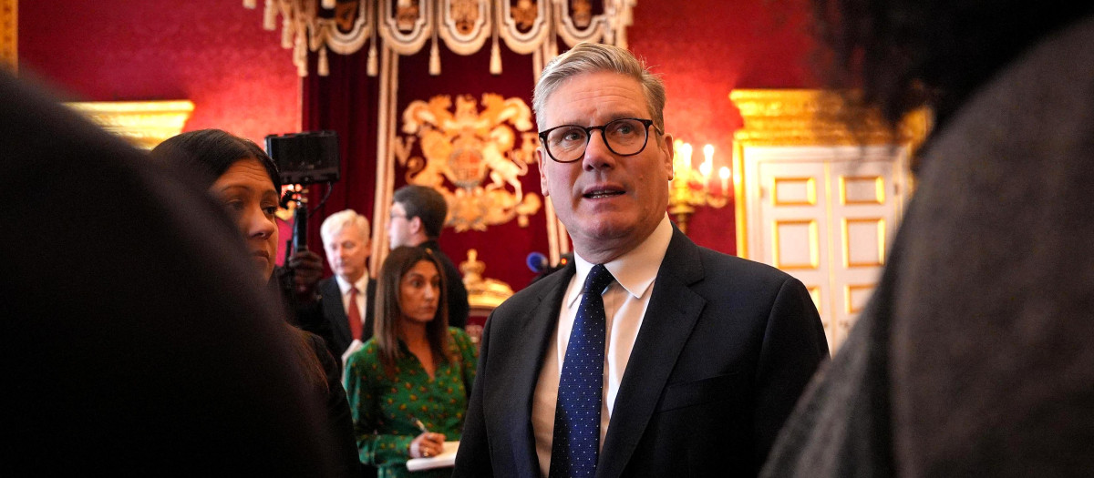 El primer ministro británico, Keir Starmer, asiste a un evento organizado por el rey Carlos III de Gran Bretaña