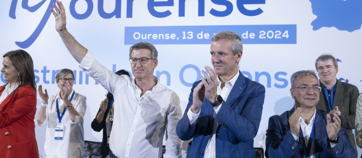 El presidente del PP, Alberto Núñez Feijóo, y el de Galicia, Alfonso Rueda, este sábado en Orense