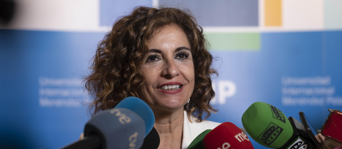 La ministra de Hacienda María Jesús Montero, en directo