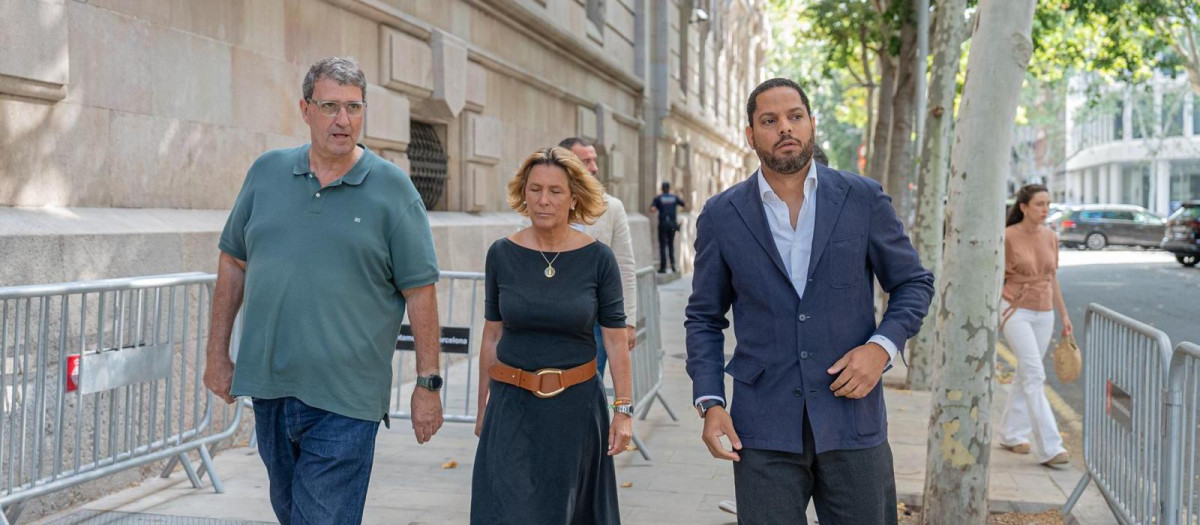 Ignacio Garriga, líder de Vox en Cataluña, llegando a la Audiencia de Barcelona
