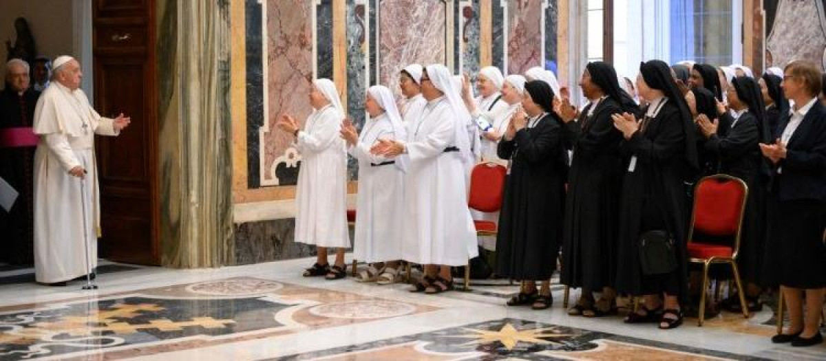 El Papa Francisco en la audiencia de ayer con 6 órdenes religiosas