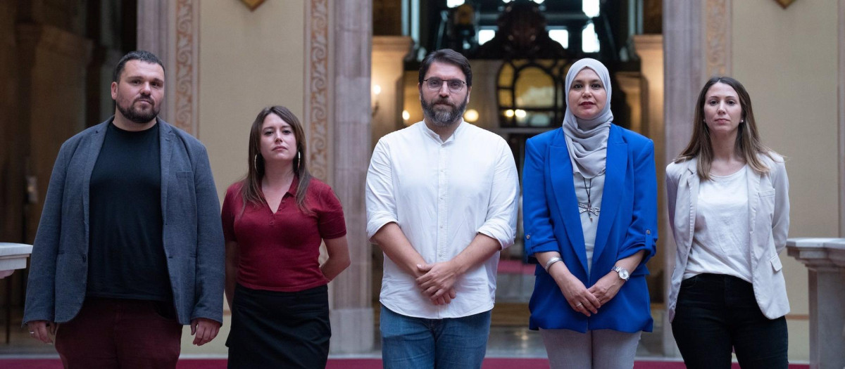 Representantes de los grupos parlamentarios que reeditan el "cordón sanitario" a Vox
PSC, Junts, ERC, Comuns y CUP han revalidado el pacto firmado en la anterior legislatura para dar continuidad al establecimiento de un "cordón sanitario contra las fuerzas políticas de extrema derecha", en referencia a Vox y Aliança Catalana (AC), en el Parlament.
CATALUÑA ESPAÑA EUROPA BARCELONA POLÍTICA
DAVID ZORRAKINO - EUROPA PRESS