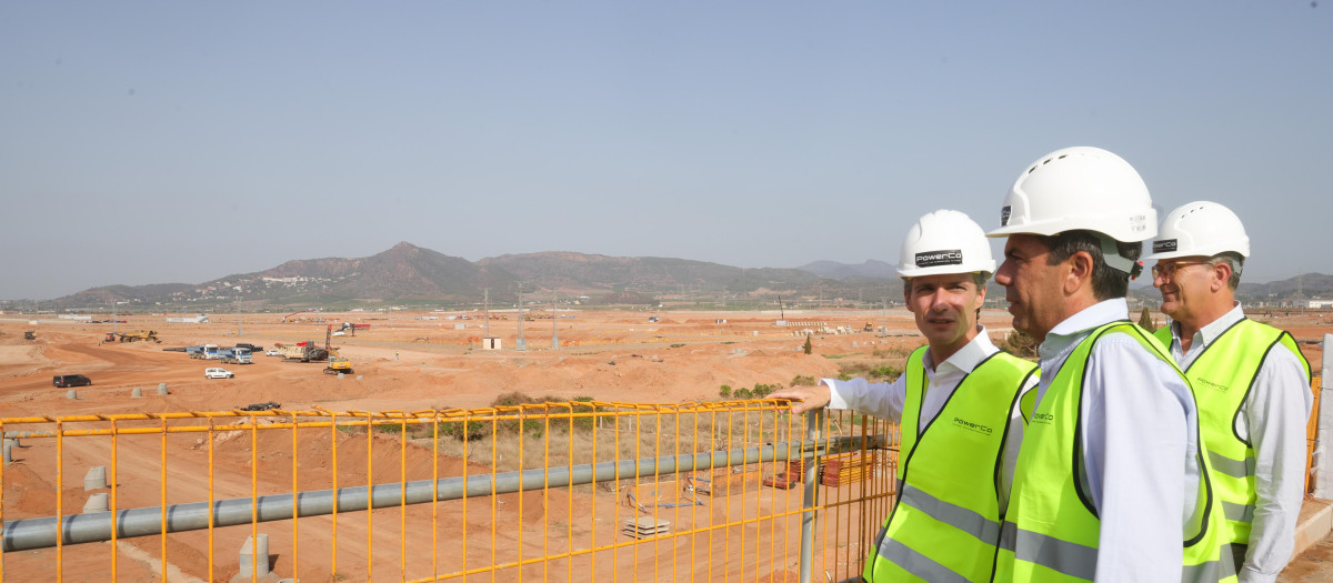 Carlos Mazón en su visita a la gigafactoria de Sagunto, Valencia