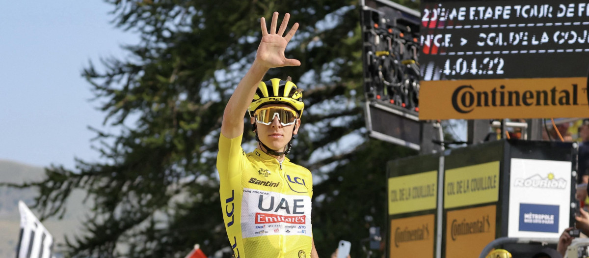 Tadej Pogacar celebra su quinta victoria en el Tour de Francia