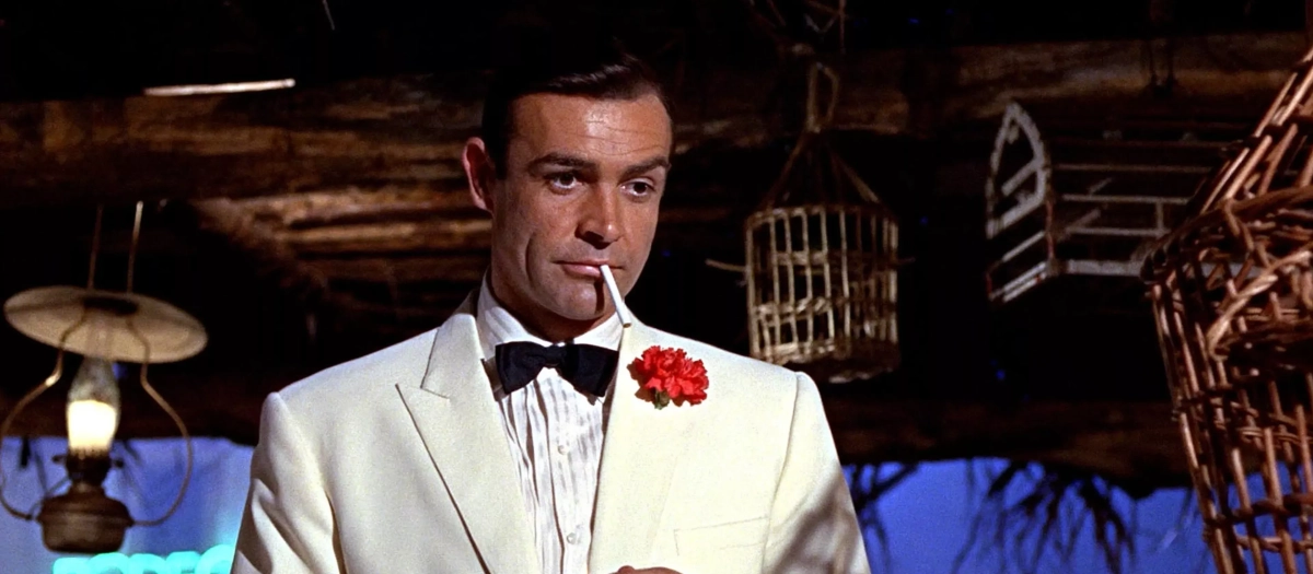 Sean Connery, caracterizado como James Bond