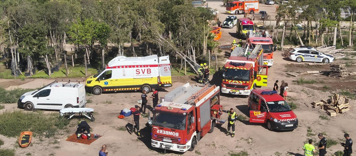 Accidente en Alboraya en el que un ciclista ha quedado atrapado en la baca de una furgoneta