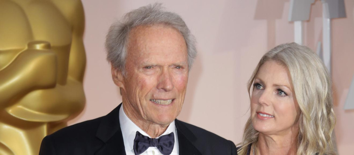 Clint Eastwood y Christina Sandera en la 87° edición de los Oscar