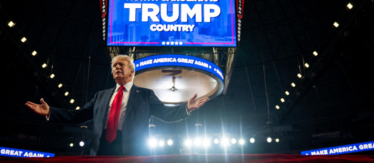 Donald Trump durante un acto de campaña en en el Bojangles Coliseum de Carolina del Norte