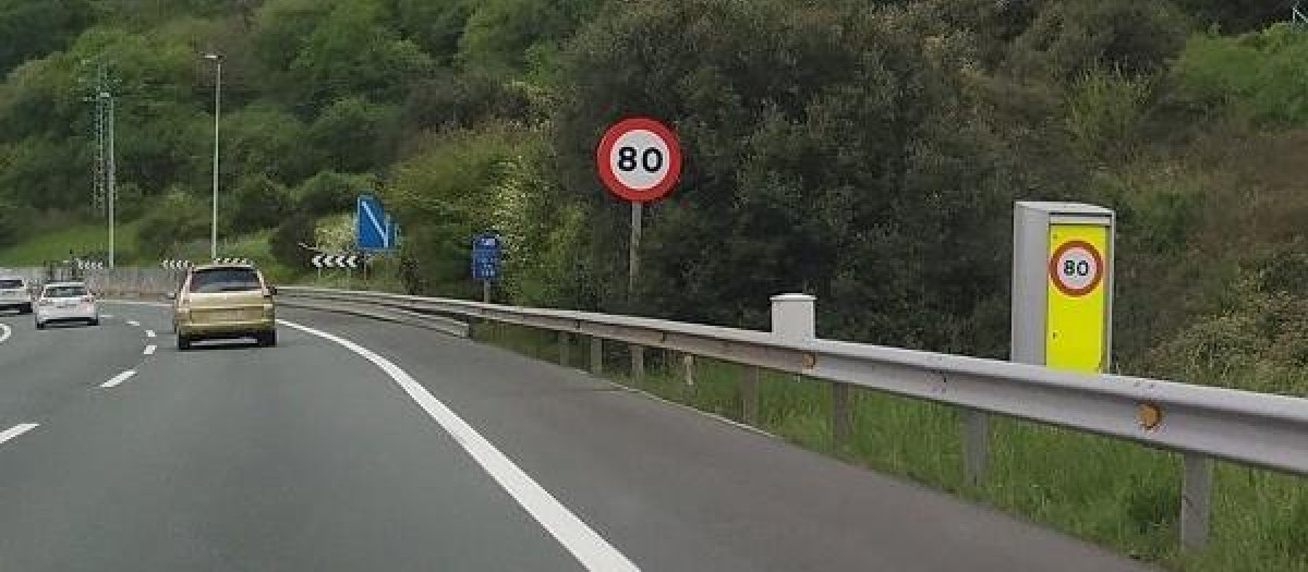 Radar a 80 kilómetros/hora en la A-8