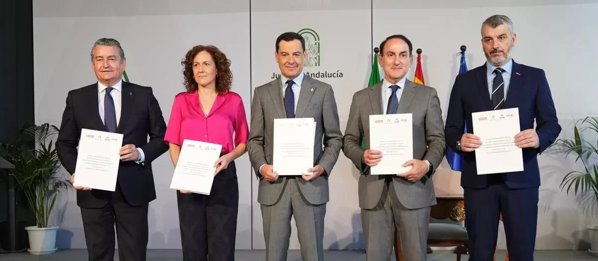 Firma acuerdo participación institucional Andalucía