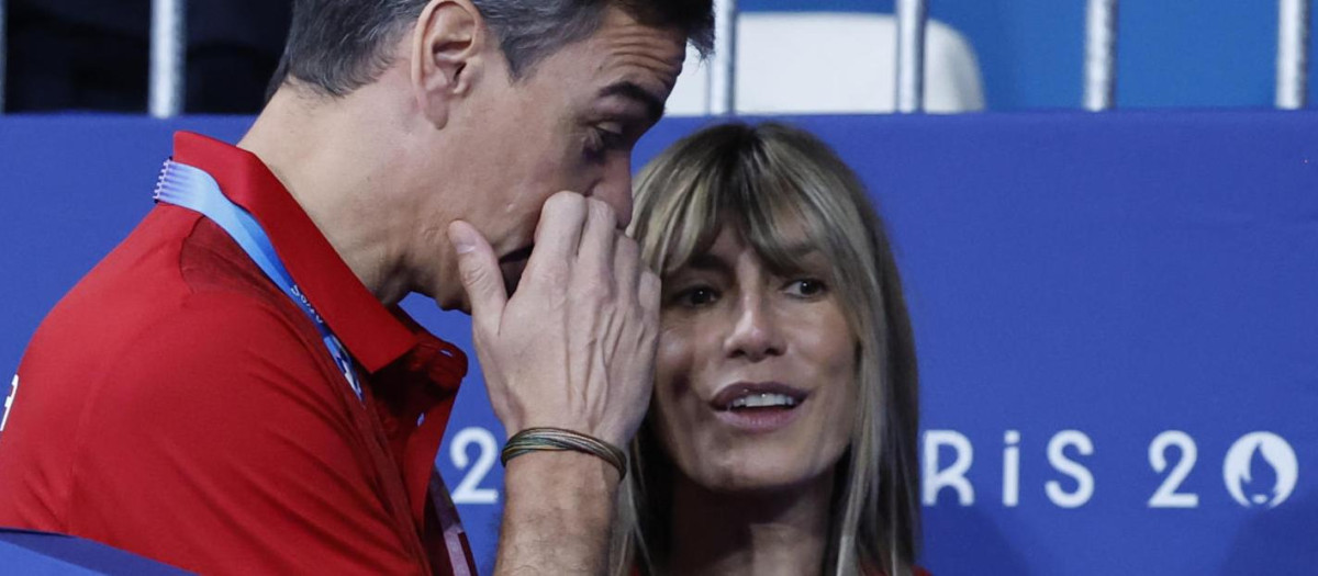 Pedro Sánchez, junto a su mujer Begoña Gómez durante la competición de judo