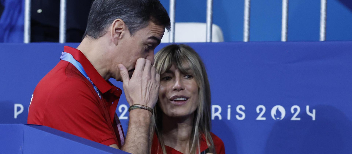 Pedro Sánchez, junto a su mujer Begoña Gómez durante la competición de judo