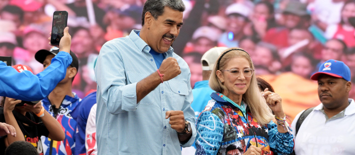 Nicolás Maduro y su mujer Cilia Flores en el cierre de campaña en Caracas