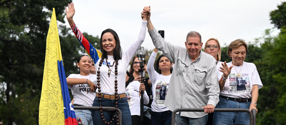 María Corina Machado y Edmundo González Urrutia durante el cierre de campaña en Caracas