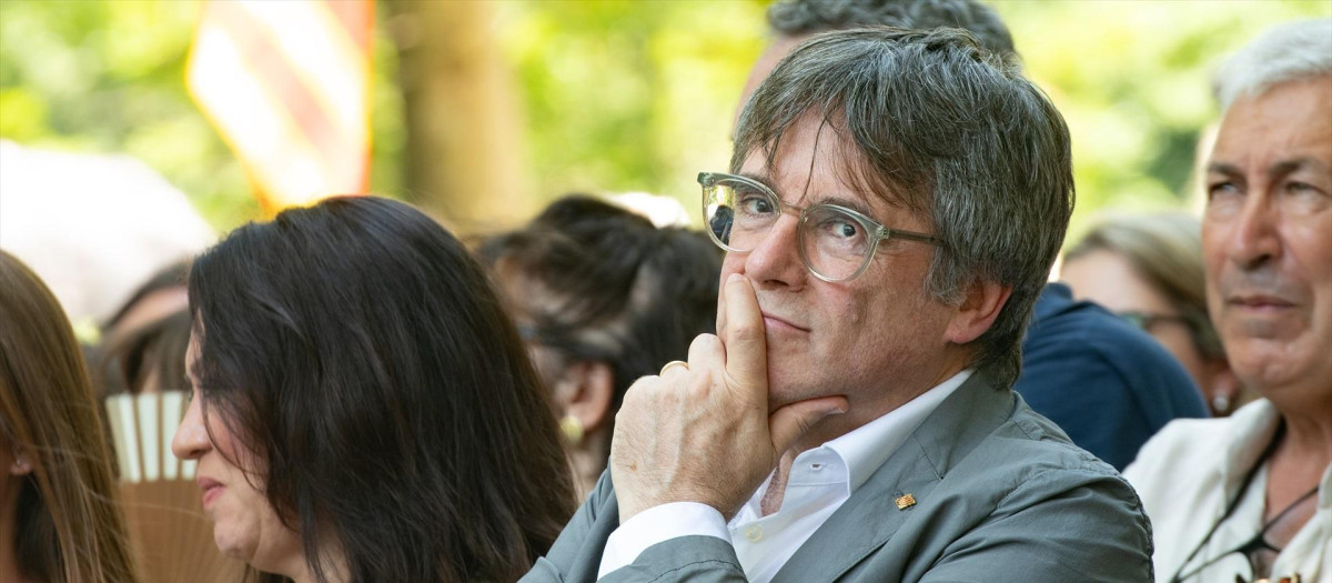 El expresidente de la Generalitat de Cataluña, Carles Puigdemont, durante el acto de celebración del cuarto aniversario de la fundación de Junts, en el Théâtre de Verdure, a 27 de julio de 2024, en Amélie-les-Bains-Palalda (Francia). Junts per Catalunya celebra su cuarto aniversario con este acto, en el que la formación arropa al expresidente catalán Carles Puigdemont, a quien no se le ha aplicado todavía la ley de amnistía. La celebración coincide con el tramo final de las negociaciones entre el PSC y ERC para facilitar la investidura de Salvador Illa como presidente de la Generalitat de Catalunya.
27 JULIO 2024;JUNTS;AMNISTÍA;INVESTIDURA;PRESIDENTE;GENERALITAT
Glòria Sánchez / Europa Press
27/7/2024