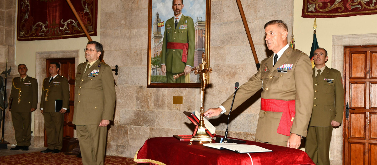 El teniente general Luis Sáez Rocandio, en el momento de su toma de posesión de su nuevo cargo