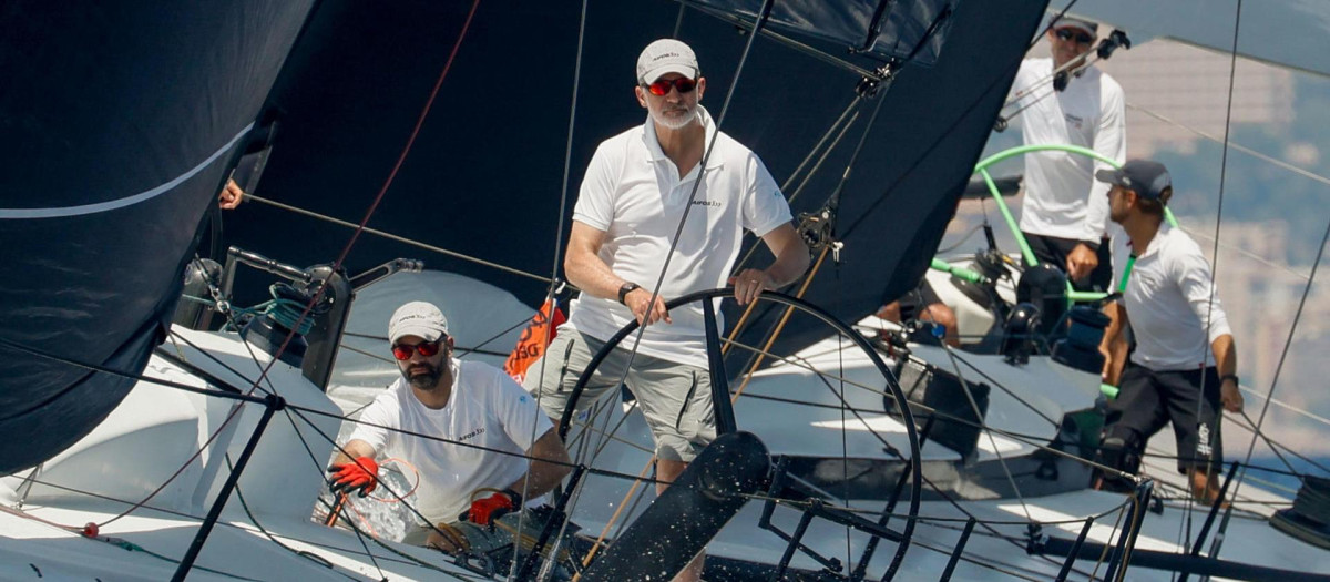 Don Felipe, al timón del Aifos este jueves en la Copa del Rey Mapfre
