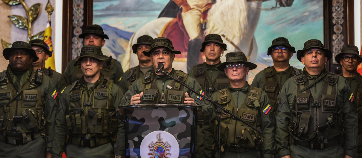 Vladimir Padrino López en una conferencia de prensa en Caracas el 30 julio
