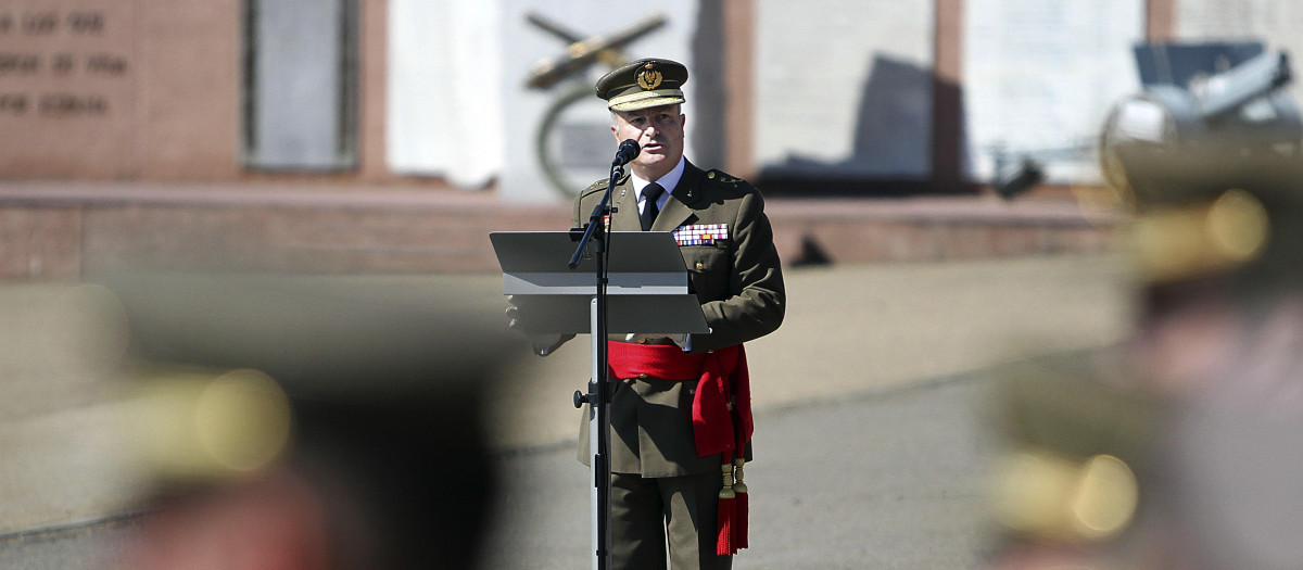 Acto de toma de posesión del nuevo jefe del Mando de Artillería de Campaña y comandante militar de León, el general de Brigada de Artillería, Felipe de la Plaza Bringas