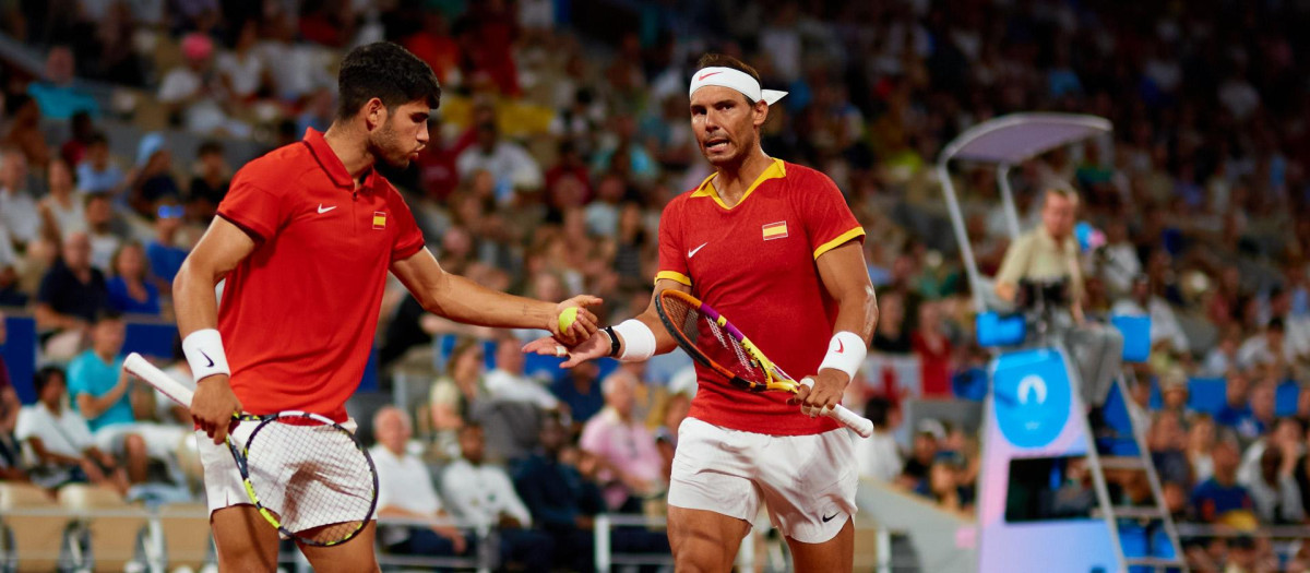 Rafa Nadal y Carlos Alcaraz en el torneo de dobles de los Juegos Olímpicos