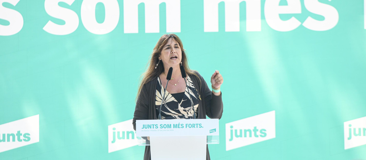 La presidenta de Junts, Laura Borràs, interviene durante el acto de celebración del cuarto aniversario de la fundación de Junts, en el Théâtre de Verdure, a 27 de julio de 2024, en Amélie-les-Bains-Palalda.