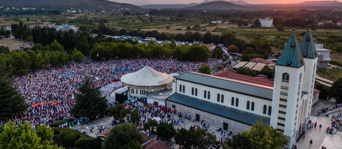 Atardece la pasada semana en Medjugorje, durante el Mladifest