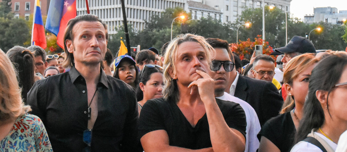 Nacho Cano in the concentration for Venezuela, Madrid, Spain - 07 Aug 2024 .Meeting of Venezuelans in the Plaza de Cibeles in Madrid, which has been illuminated with the tricolor colors of the Venezuelan flag in tribute to the heroes of freedom who fight in Venezuela. Hundreds of Venezuelans residing in Madrid fight against the Maduro regime