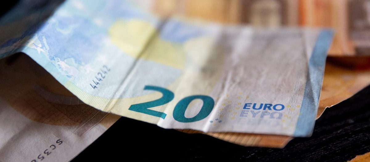 Varios billetes, a 9 de enero de 2024, en Madrid (España).