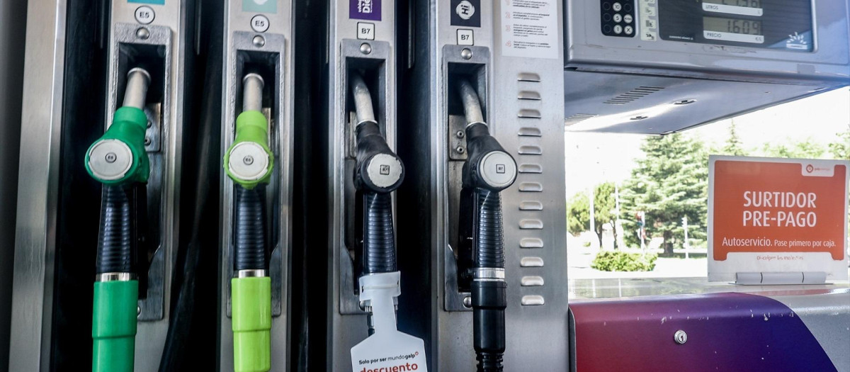 Surtidores en una gasolinera.