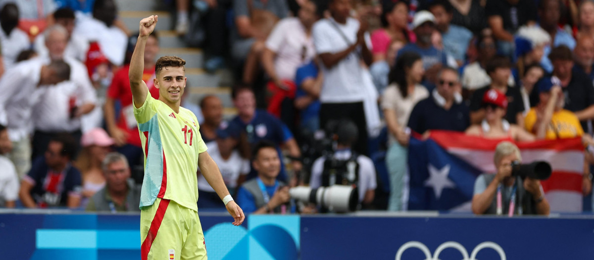 Fermín López celebra la victoria de España en fútbol