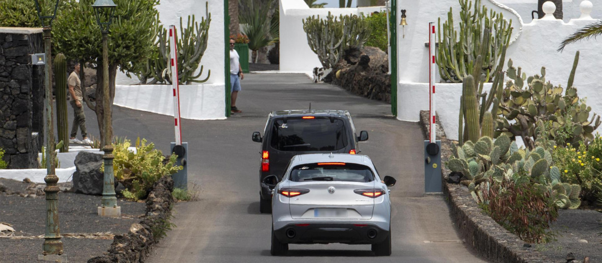 Llegada de la comitiva presidencial al complejo de La Mareta (Lanzarote)