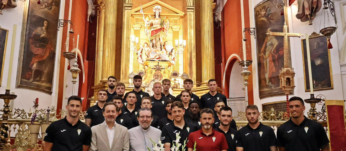 Ofrenda floral del Córdoba a San Rafael