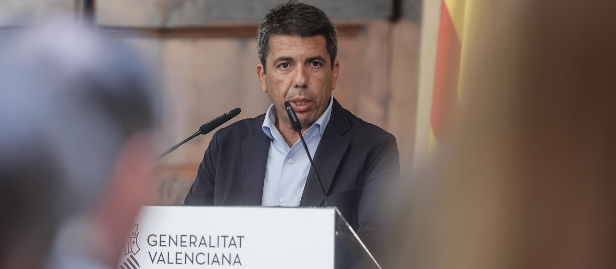 ROBER SOLSONA….20240709….VALENCIA…El 'president' de la Generalitat, Carlos Mazón, firma el convenio de colaboración entre la Generalitat y PowerCo para desarrollar el proyecto del Battery Campus.