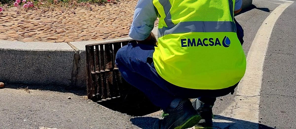 Emacsa adelanta la limpieza de imbornales