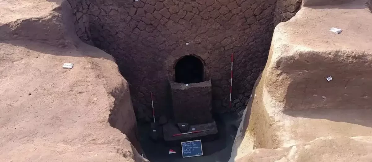 Entrada a la tumba de Cerbero
