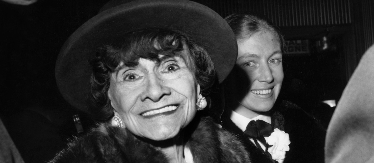 1661078 Coco Chanel at the Premiere of the film Borsalino on March 20, 1970 in Paris (b/w photo); (add.info.: Gabrielle Chasnel said Coco Chanel (1883-1971), here at premiere of film Borsalino on march 20, 1970 in Paris); Photo © AGIP; .
