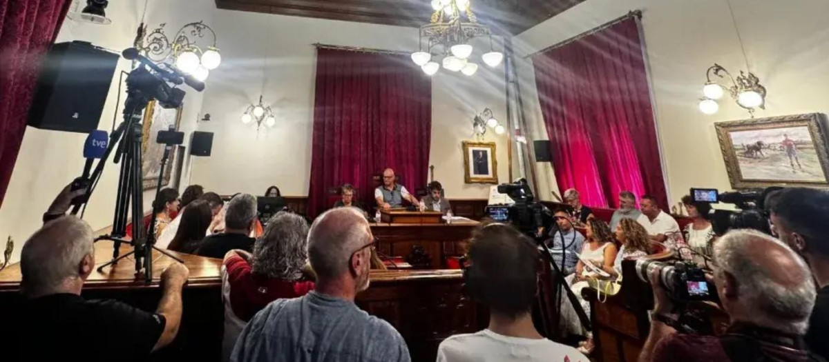 Un momento de la moción de censura en Sueca