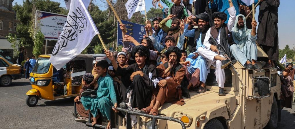 Un convoy celebra en Herat el tercer aniversario de su llegada de los talibanes al poder