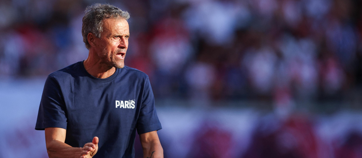 Luis Enrique da indicaciones en la pretemporada del PSG