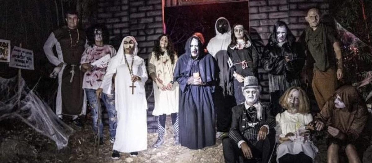 Los actores en uno de los tramos del recorrido