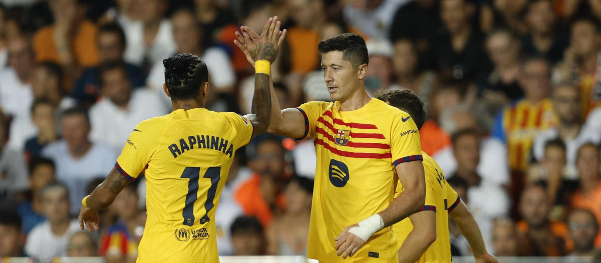 Robert Lewandowski anotó en Mestalla su primer doblete de la temporada